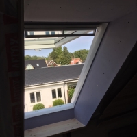 Velux_tophaengte_adlibitum_samt_fyr_vinduesplader_og_lysninger_i_vadrumsgips_3.jpg